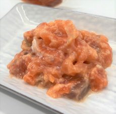 画像1: 青森県産サーモンの旨味を凝縮　サーモンを味わう塩辛　８０ｇ　パウチパック×３個セット（５％OFF価格） (1)